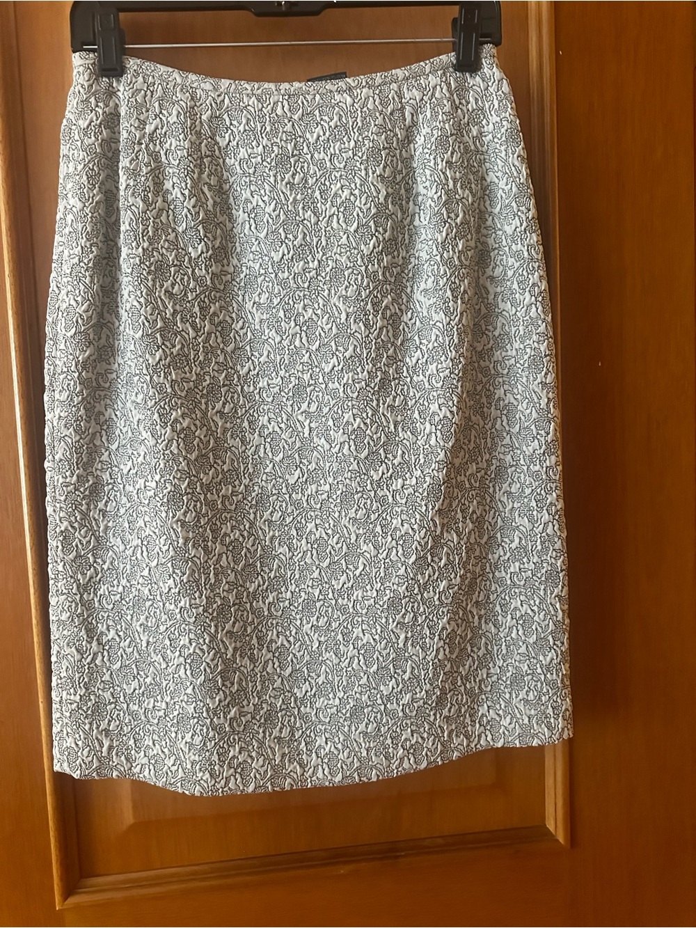 Kasper Size 4 Ivory Gray Brocade 2-Piece Skirt Suit - Picture 3 of 8